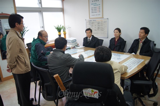 경북장애인교육권연대는 17일 오전 기자회견을 갖고 경북도청 황병수 보건복지국장에게 장애인 요구안을 전달했다.