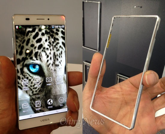 팬택이 18일 공개한 5인치 스마트폰 베가 아이언(오른쪽). 팬택은 이 제품에 애플도 구현하지 못한 '하나로 이어진 금속 테두리'(왼쪽)를 처음 적용했다.
