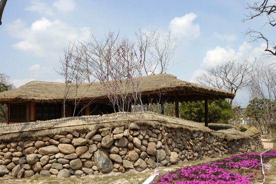 정안수 떠놓고 기도하던 어머니를 떠올릴 수 있는 소망정원 풍경. 한국정원의 일부분이다.