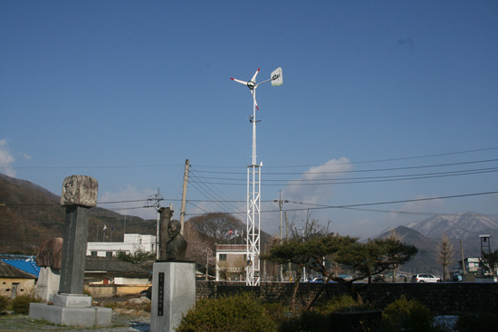  강신호 박사가 제작해 샨티학교에 세운 풍력발전기