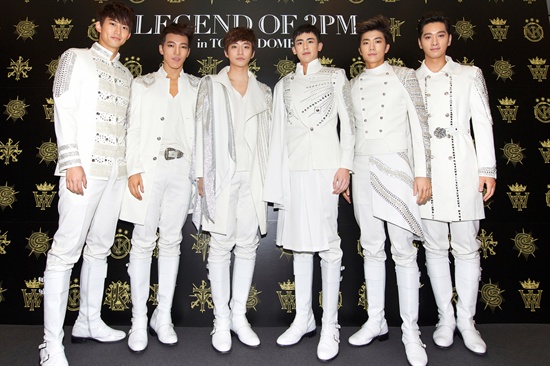  아이돌 그룹 2PM이 20일과 21일 일본 도쿄돔 공연을 가졌다. 21일 마지막날 공연 전 기자간담회 당시 모습.
