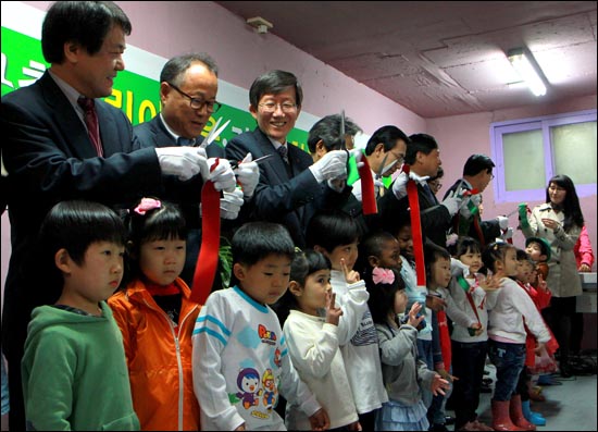 지구촌협동조합은 25일 서울 구로구 가리봉동 조합 건물에서 지구촌어린이마을 개원식을 진행했다. 