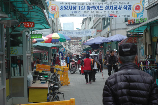 30년 전까지만 해도 튀김 닭집들이 즐비했던 대전중앙시장 먹자골목.