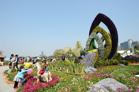 호수공원 일대에서 '2013 고양국제꽃박람회'가 열렸다.
