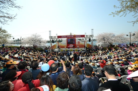 2013 고양국제꽃박람회가 호수공원 일대에서 열리고 있다.