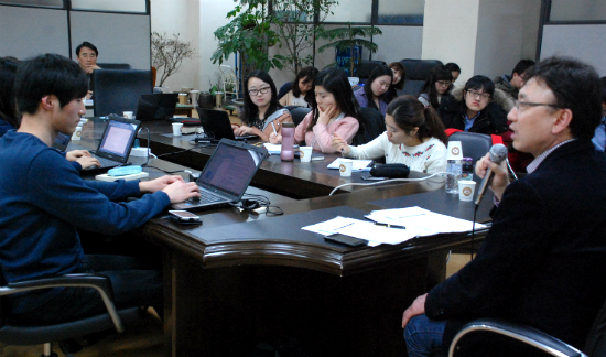 박상훈 대표의 강연을 듣고 있는 세명대 저널리즘스쿨 학생들.