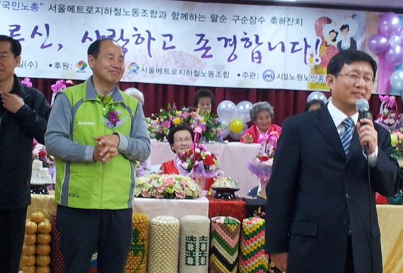 국민노총 정연수 노조위원장이 지텨본 가운데 김성환 노원구청장이 축사를 하고 있다.