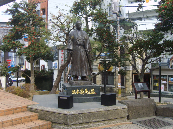 사카모토 료마의 동상.