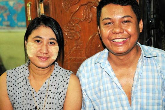 여드레 버마 여행을 안내한 마웅 소(오른쪽)와 부인.