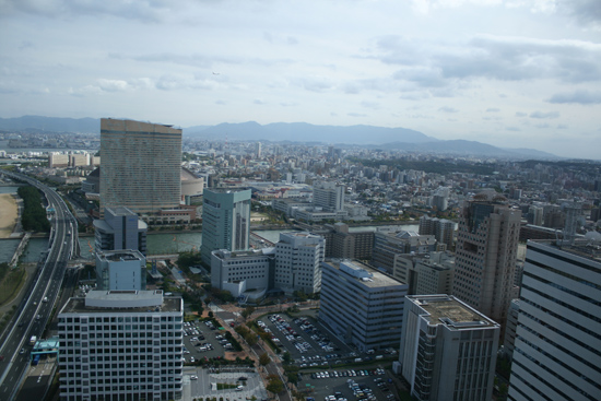 타워 전망대 위에 올라서면 후쿠오카 전망이 한눈에 펼쳐진다.
