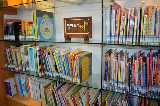 기적의 도서관에는 7만3848권의 다양한 어린이 도서가 있다.