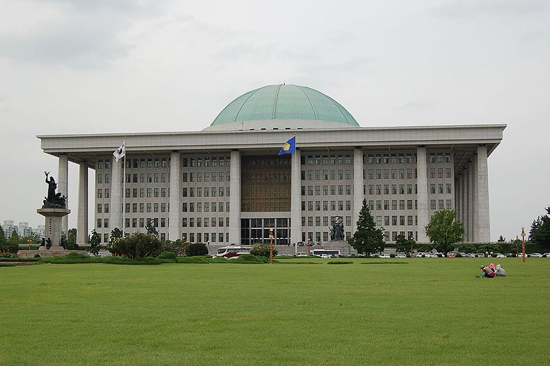 대한민국 국회의사당, 의사당의 돔은 국적 없는 디자인이다.