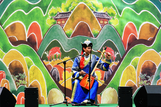 아마르 암갈랑 포교당의 몽골 연주