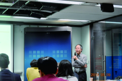오연호의 기자만들기 45기 수업을 진행하고 있는 김택환 언론학 박사