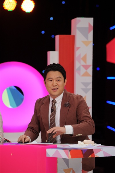  방송인 김구라가 지난 14일부터 SBS <화신-마음을 지배하는 자>의 새로운 MC로 합류했다.