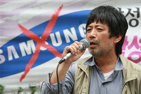 지난 2013년 5월 22일 강남의 삼성그룹 본사 건물 앞에서 열린 집회에서 삼성일반노조 위원장 김성환씨가 발언하고 있다.