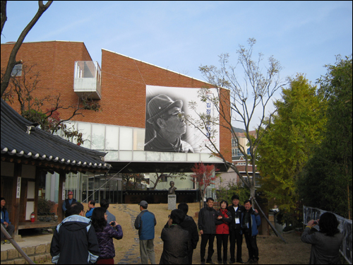 요산문학관 부산으로 문학기행을 간다면 가장 먼저 요산문학관을 둘러보는 것이 좋다. 
