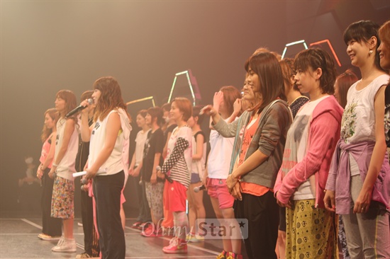  25일 오후 1시 30분 공연을 앞두고 SDN48 멤버들이 도쿄돔 시티홀에서 리허설을 갖고 있다.