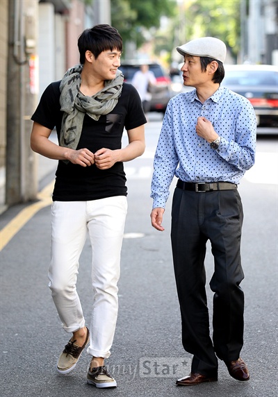  오상진 전 MBC 아나운서가 21일 오후 서울 광화문의 한 카페에서 오마이스타 김대오 국장과 만나 아나운서로서의 삶과 애환에 대해 이야기하고 있다.  