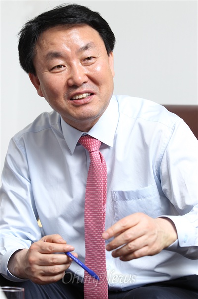 박창식 새누리당 의원은 최근 표준계약서 작성을 의무화하고 대중문화예술기획업의 등록 요건을 강화하는 내용의 '대중문화예술산업 발전지원법'을 발의했다.