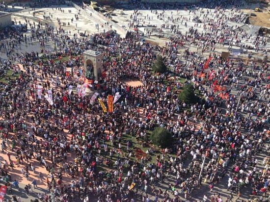 #OuupyGezi 텀블러(http://occupygezipics.tumblr.com/)에 올라온 터키 이스탄불 반정부 시위 현장 모습. 