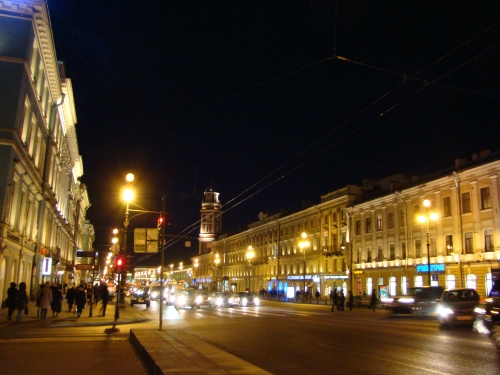 상트페테르부르크의 중심가 네프스키 거리의 밤풍경