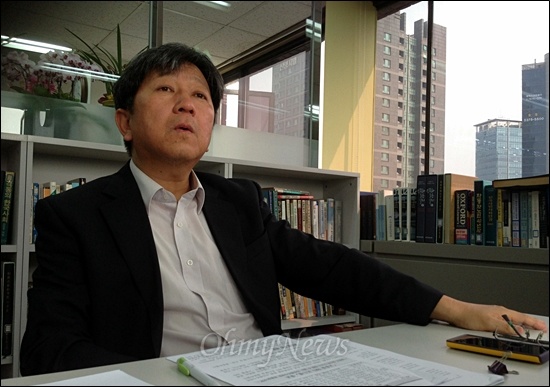 김유선 한국노동사회연구소 선임연구위원은 4일 "기존에 있는 불안정 노동부터 개선해야지 지금처럼 느닷없이 시간제 일자리를 만들겠다고 하는 것은 옳지 않다"며 우려를 밝혔다. 