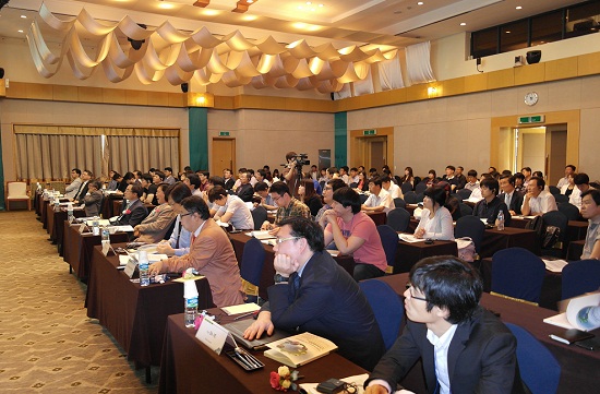 한국·일본·대만·중국 등 동북아 산사태 전문가들이 참석해 연사들의 발표를 듣고 있다. 
 
