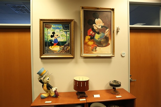  디즈니 스튜디오 아카이브에 있는 미키 마우스의 공식 초상화. 