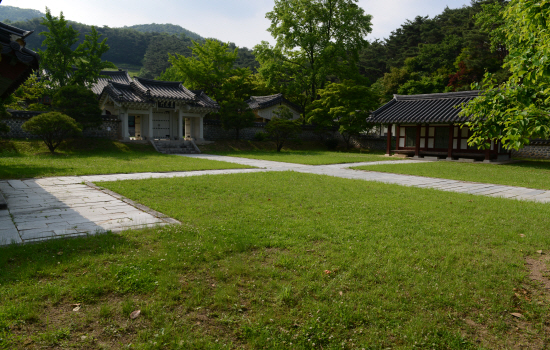 충장사 사당앞에서 본 