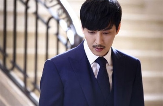  KBS 2TV 월화드라마 <상어>에서 조해우(손예진 분)를 사랑하지만, 그의 집안에 복수를 해야 하는 한이수(김남길 분).