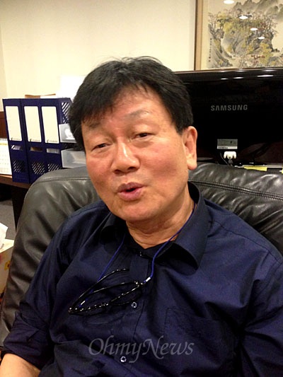이병령 전 한국원자력연구원 원전사업본부장이 19일 강남구 삼성동 사무실에서 '원전 마피아' 의혹을 제기하고 있다. 