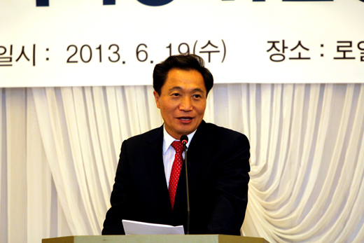 새누리당 인천시당 신임 위원장으로 합의추대된 이학재 의원이 소감을 밝히고 있다