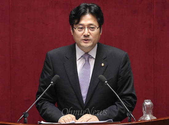 홍익표 민주당 의원. 사진은 지난 6월 25일 오후 서울 여의도 국회 본회의 당시 모습이다.