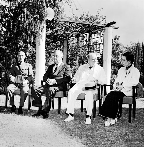 카이로 회담장의 루스벨트, 처칠, 장제스 부부