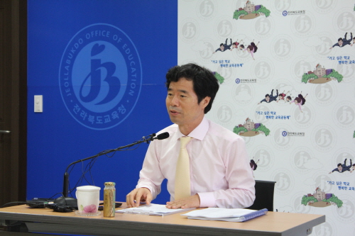 김승환 전북도교육감이 1일 기자회견을 열고 기자들과 일문일답을 통해 3년에 대한 평가와 앞으로 계획을 밝혔다.