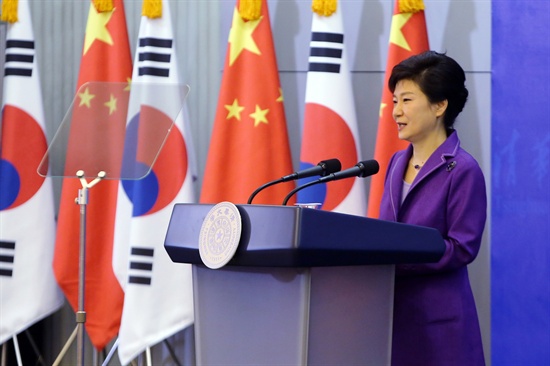 박근혜 대통령이 지난 6월 29일 오전 베이징 칭화대에서 '새로운 20년을 여는 한중 신뢰의 여정'을 주제로 강연하고 있다.