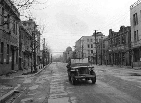 한국전쟁 중 한산한 서울거리(1951. 4. 29. 을지로 입구)