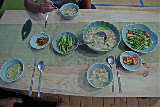  은은한 자연의 맛과 어머니의 손맛이 가득합니다.  
