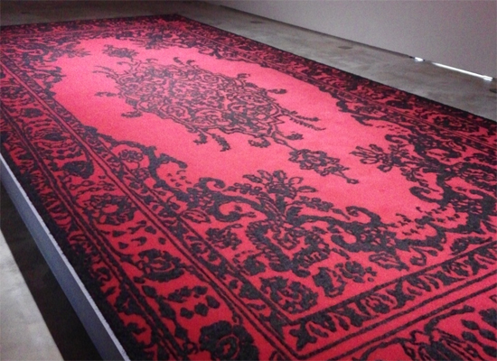 이세경 <Hair on Carpet> 설치 작품, 머리카락과 카펫, 2013년 작품