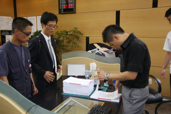지난 2011년 6월 16일, 쌍용자동차 서석문씨가 헌법소원을 접수하고 있는 모습