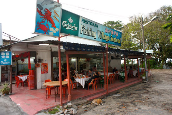 페낭 거리의 해산물 식당 