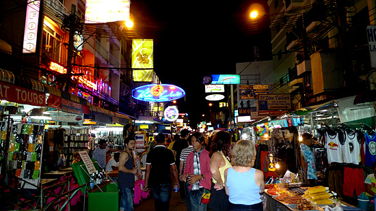 방콕 배낭 여행자 거리 밤 모습