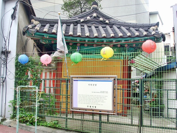 수원 팔달구 영동에 소재한 거북산당, 수원시 향토유적 제2호로 지정이 되어있다  
