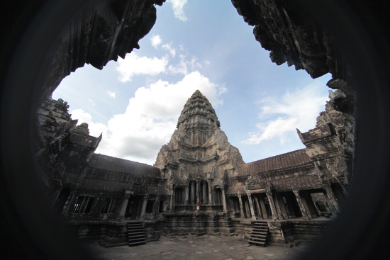 앙코르와트(Angkor Wat)의 중앙사당탑
