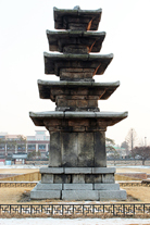 낙화암과 더불어 백제의 멸망을 상징하는 역사유적 정림사터 석탑