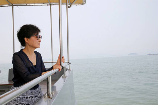 박근혜 대통령은 현재 경남 거제시 장목면의 섬 '저도'에서 휴가를 즐기고 있다. 