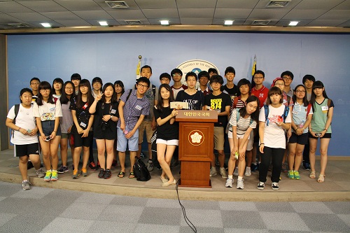 오마이뉴스 청소년 기자학교 학생들이 국회 프레스센터를 방문했다.