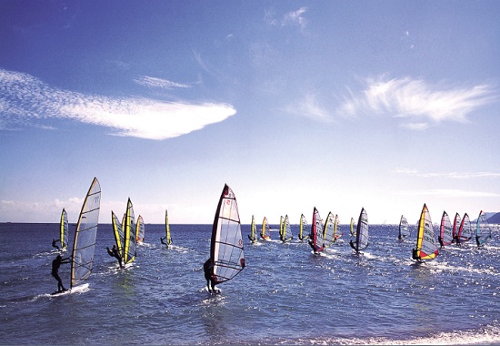 부산바다축제에서 해양레포츠체험이 펼쳐지고 있다.