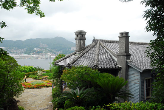 일본 근대화의 영웅, 영국인 글로버가 살던 저택을 공원처럼 꾸며놓았는데, 나가사키 관광의 필수 코스가 되었다.